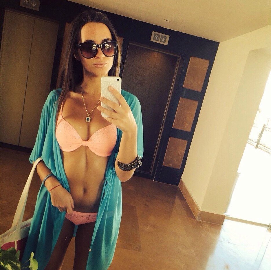 Девушка с хорошей внешностью, ищу молодого человека для секса Девушка с хорошей внешностью, ищу молодого человека для секса